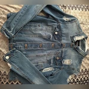 Cute jean jacket small!